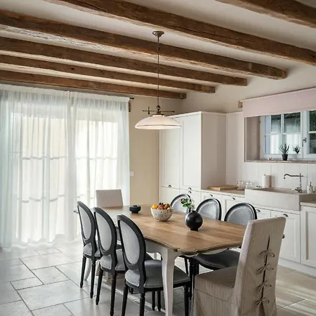 Brazzania Villa